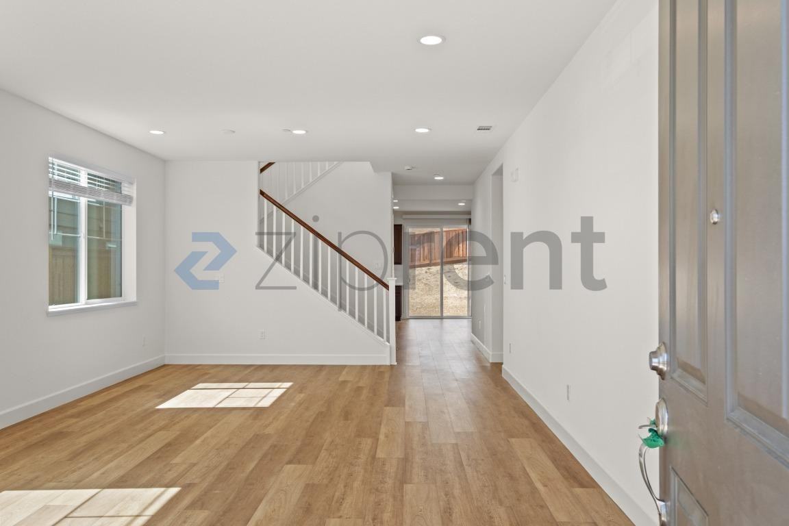 477 Trillium Ct - Photo 5 of 39