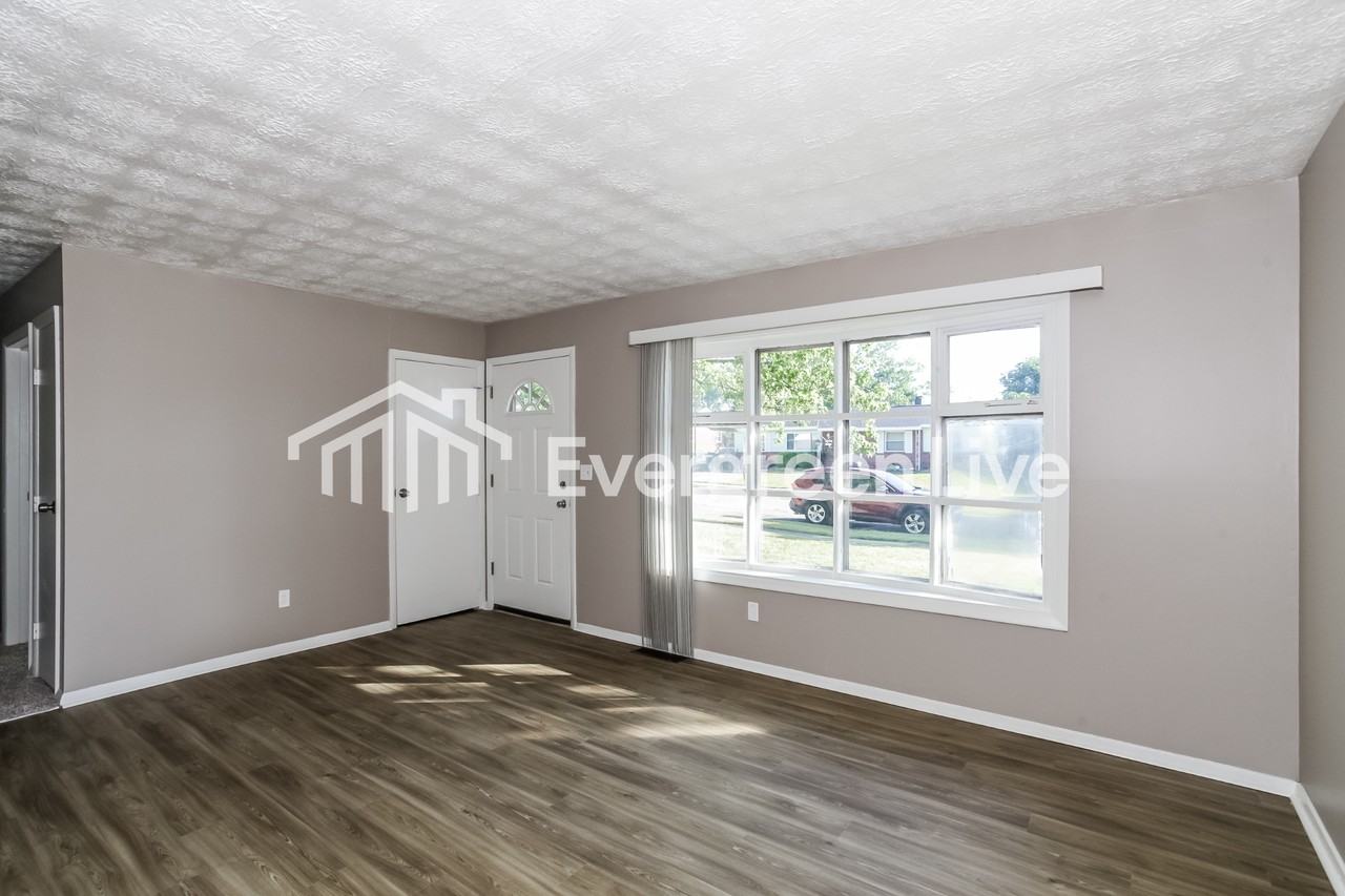 1953 Lotushill Dr - Photo 3 of 15