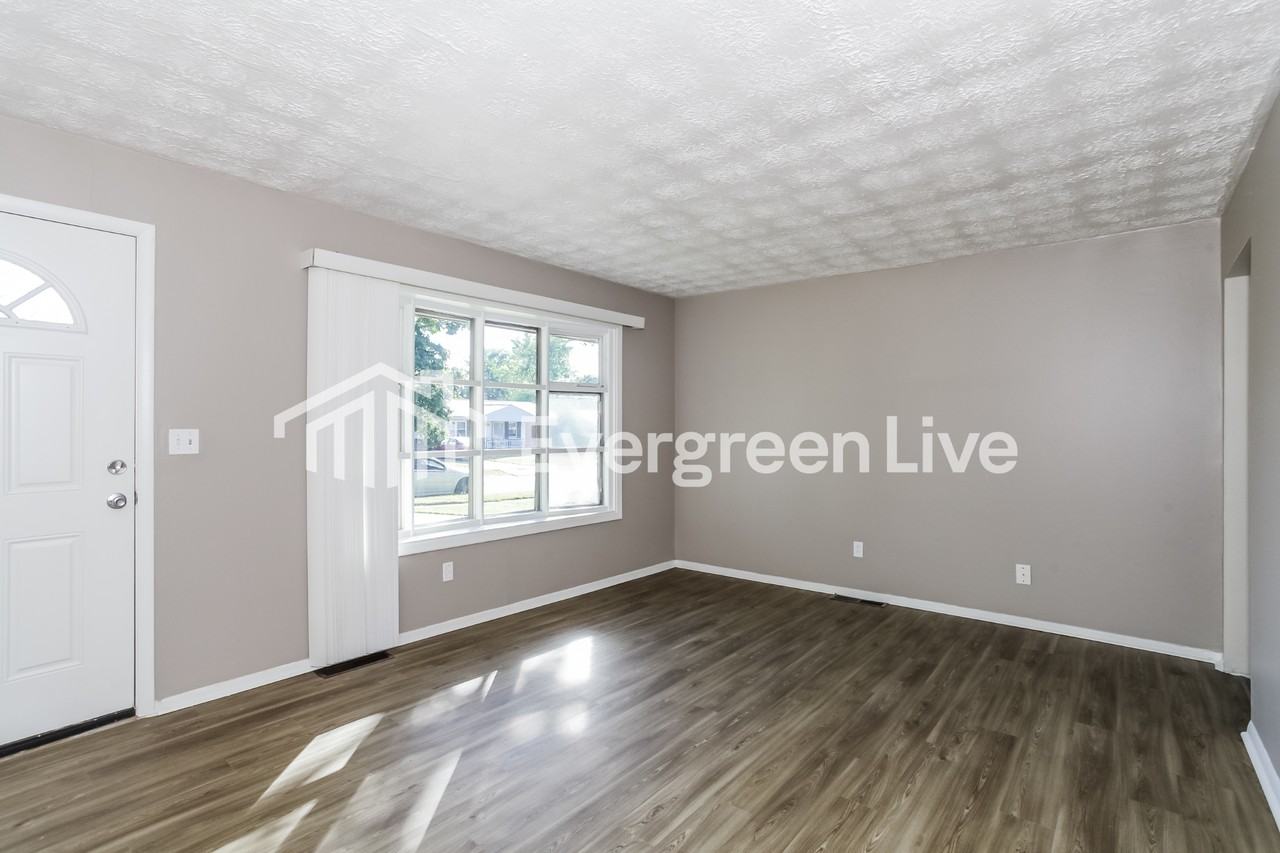 1953 Lotushill Dr - Photo 4 of 15