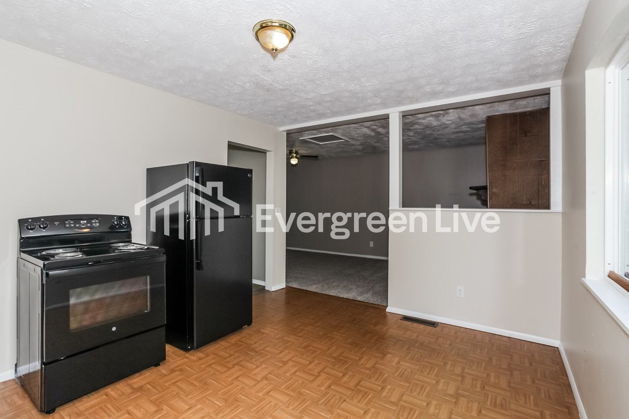 1953 Lotushill Dr - Photo 5 of 15