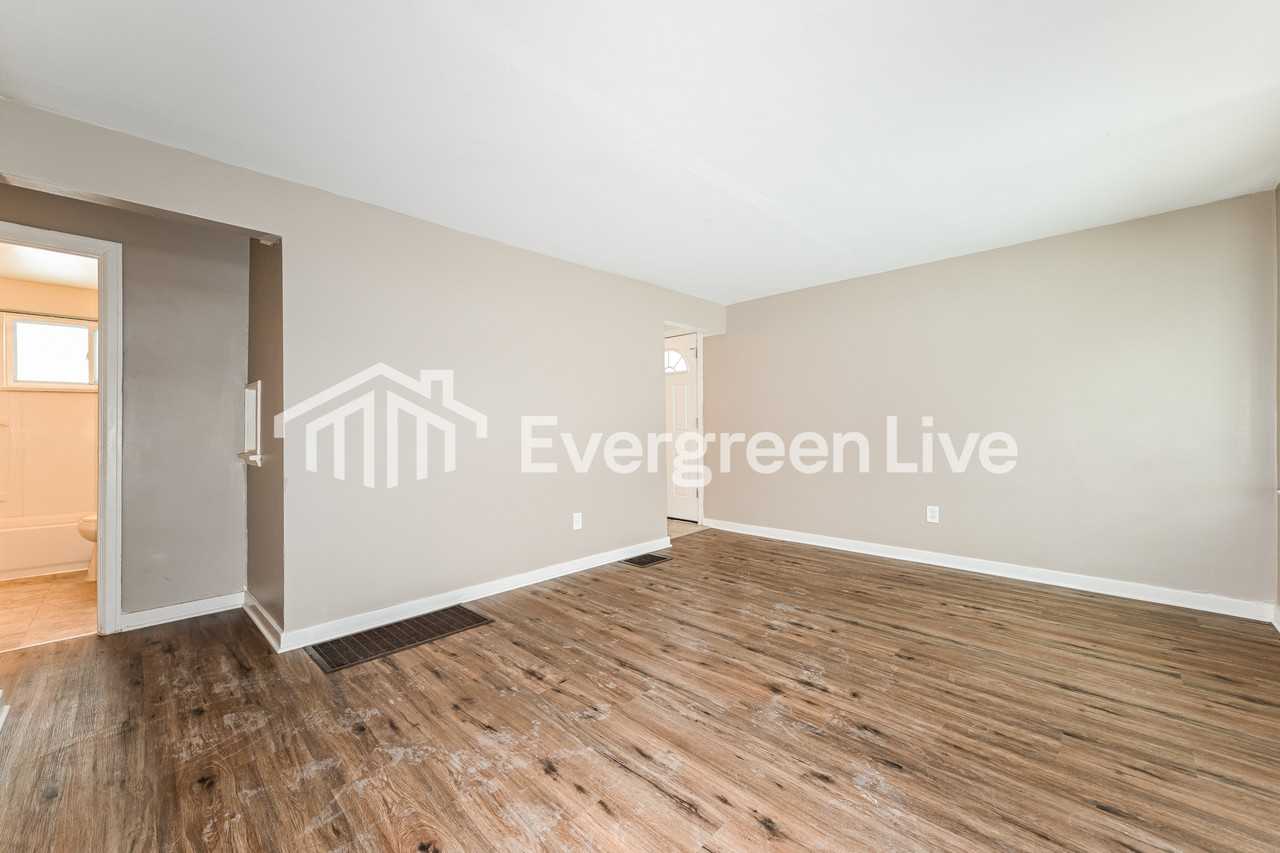 743 Southern Ave - Photo 2 of 15