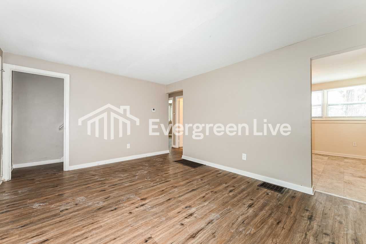 743 Southern Ave - Photo 3 of 15
