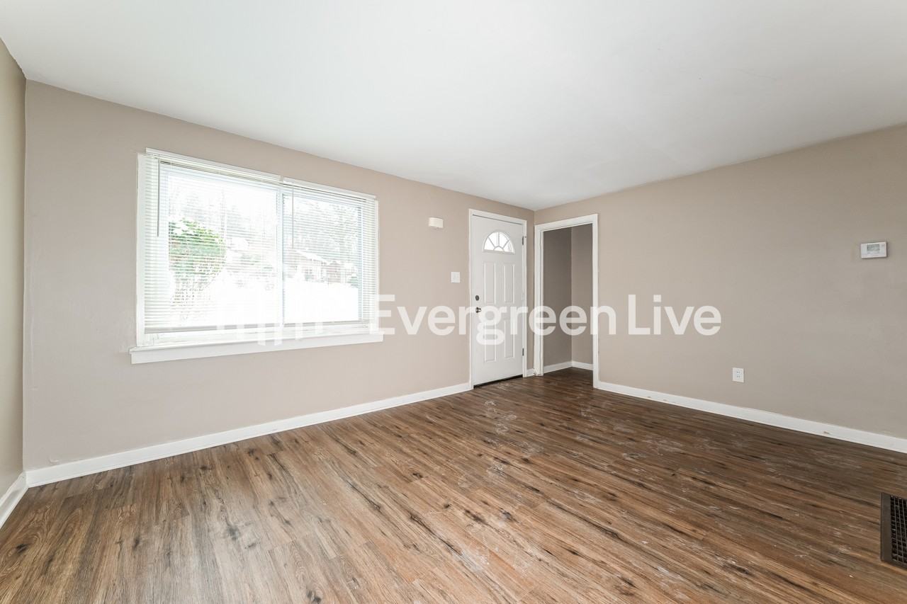 743 Southern Ave - Photo 4 of 15
