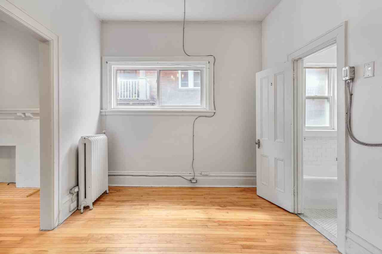 305 Waverley Street - Photo 3 of 11