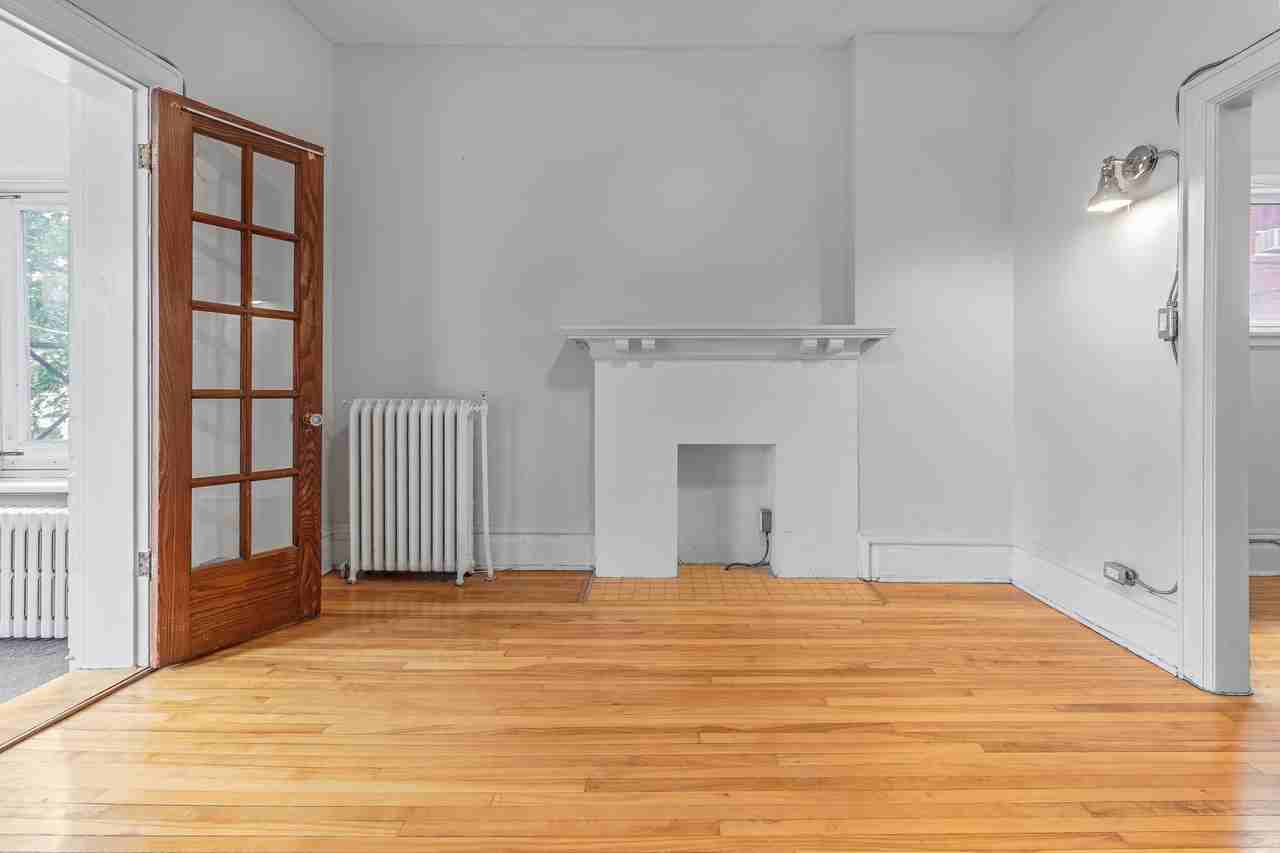 305 Waverley Street - Photo 7 of 11