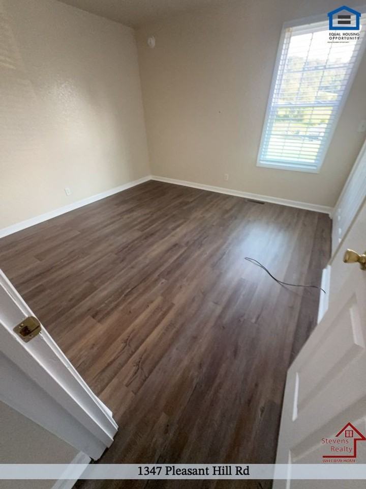 1347 Pleasant Hill Rd - Photo 6 of 10