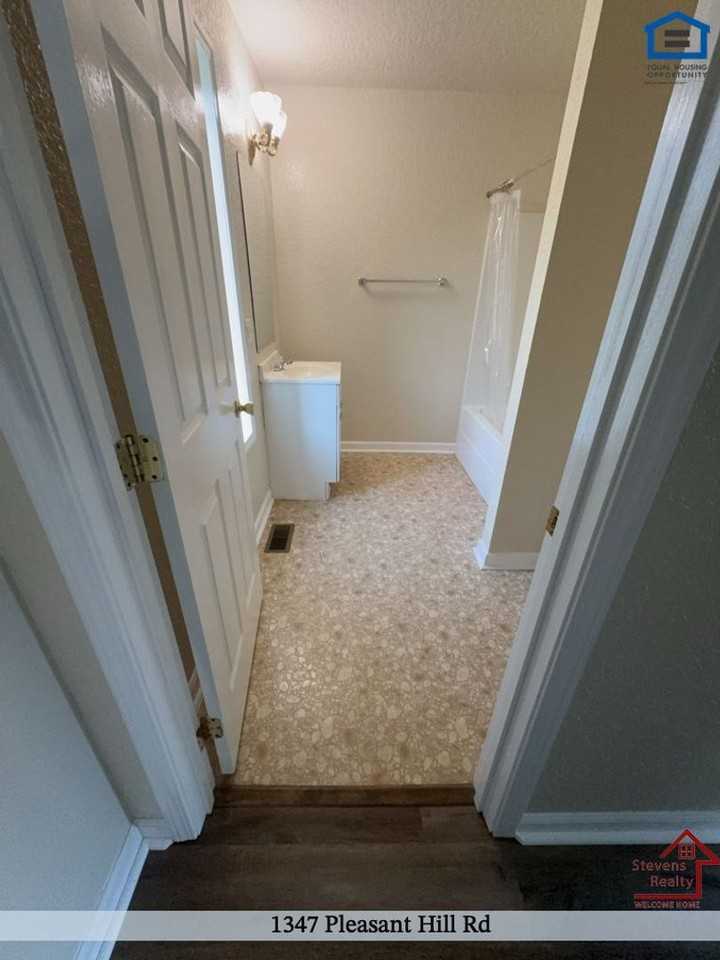 1347 Pleasant Hill Rd - Photo 7 of 10