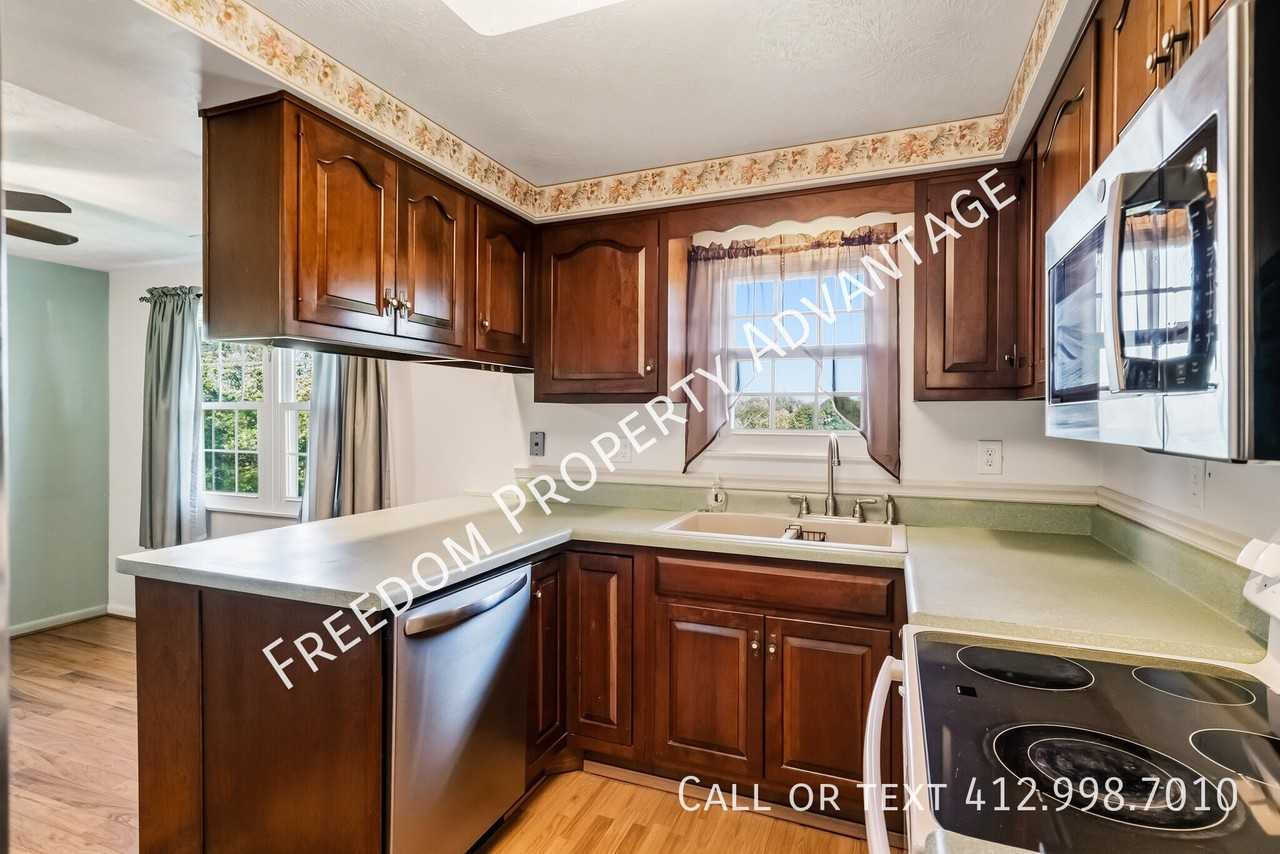 1373 Clifton Rd - Photo 4 of 34