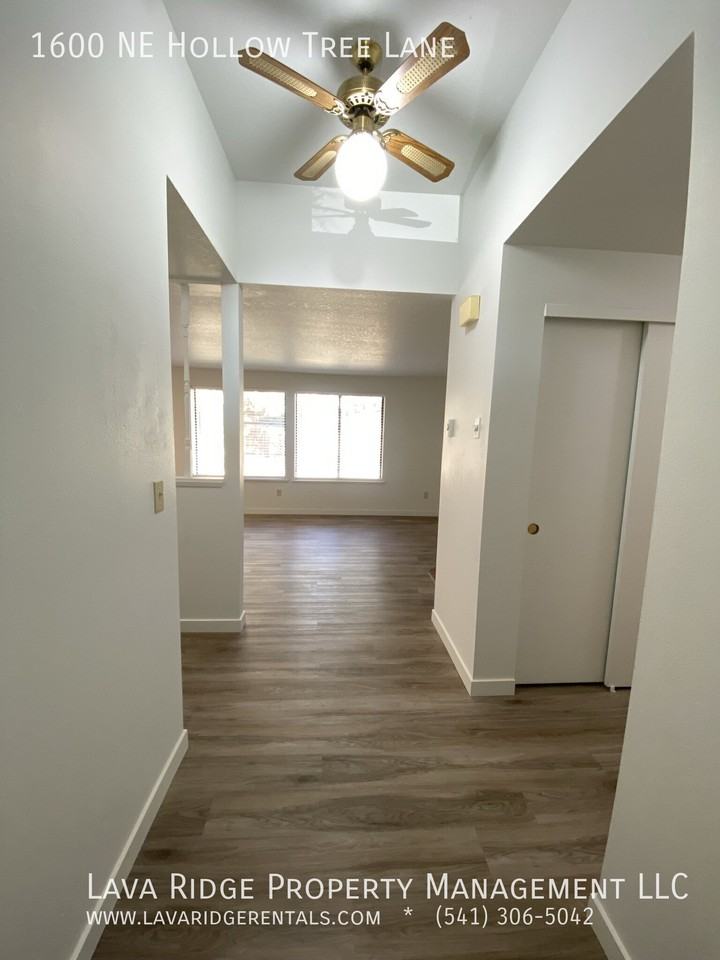 1600 Ne Hollow Tree Ln - Photo 5 of 28