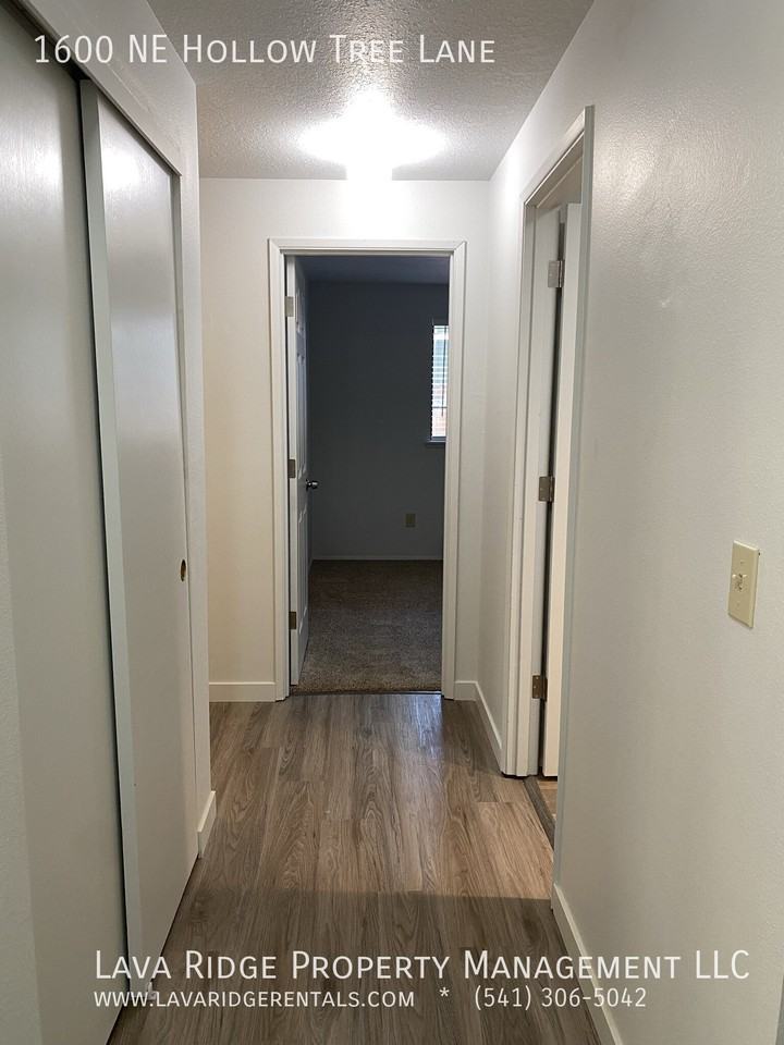 1600 Ne Hollow Tree Ln - Photo 6 of 28