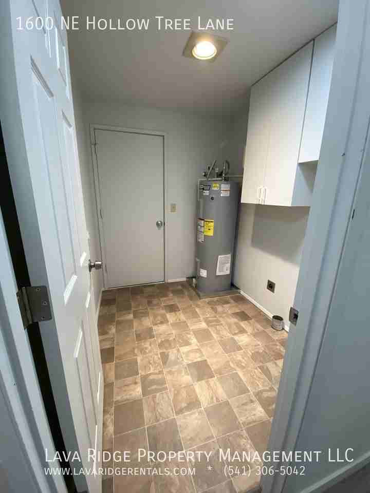 1600 Ne Hollow Tree Ln - Photo 7 of 28
