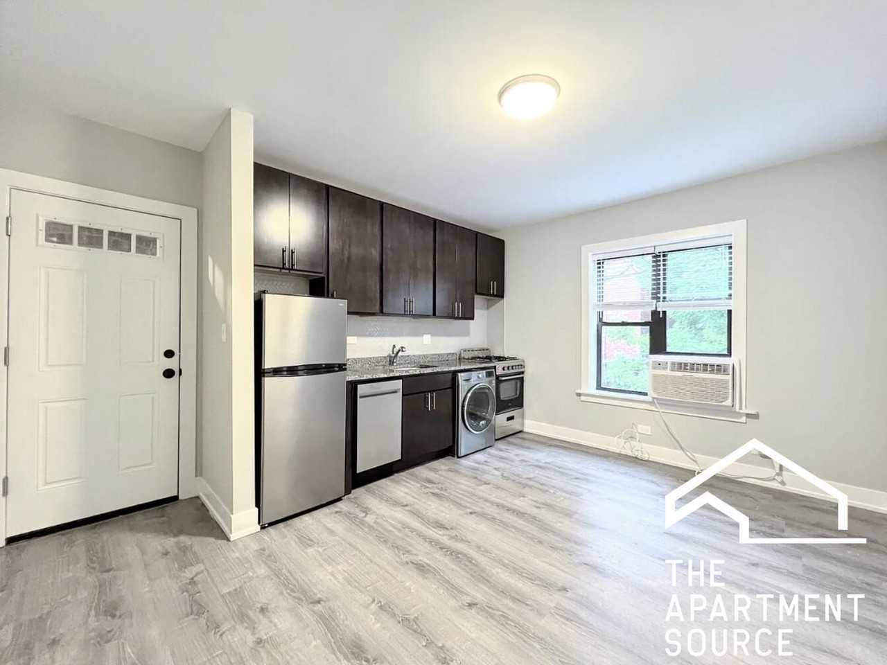 433 W Belden Ave #W201