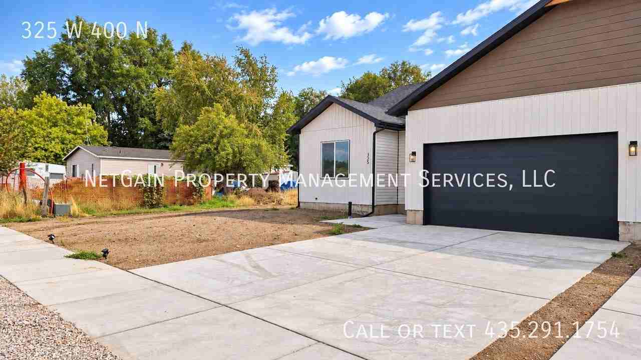325 W 400 N - Photo 2 of 23