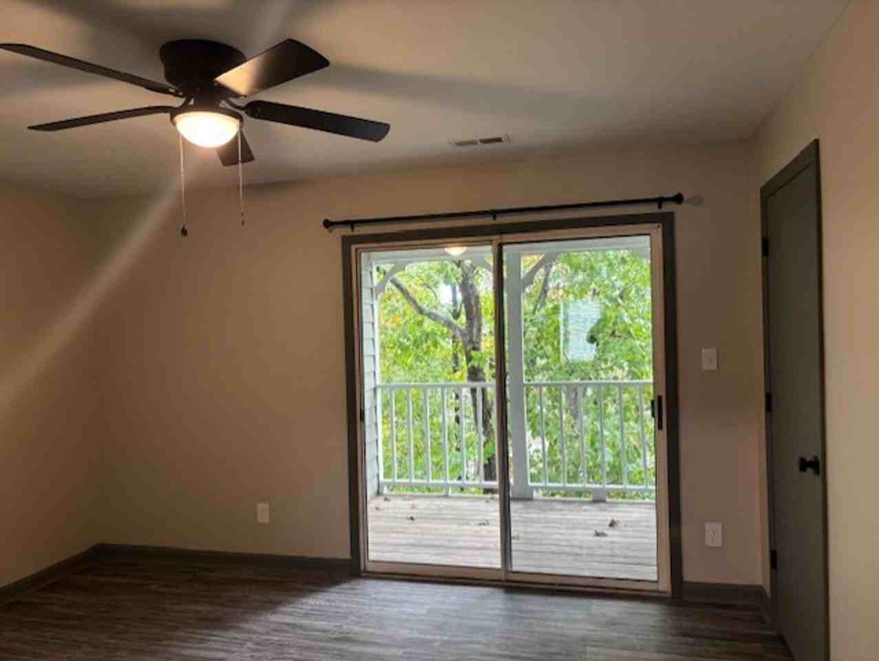 Camden Pointe Apartments - Photo 5 of 10