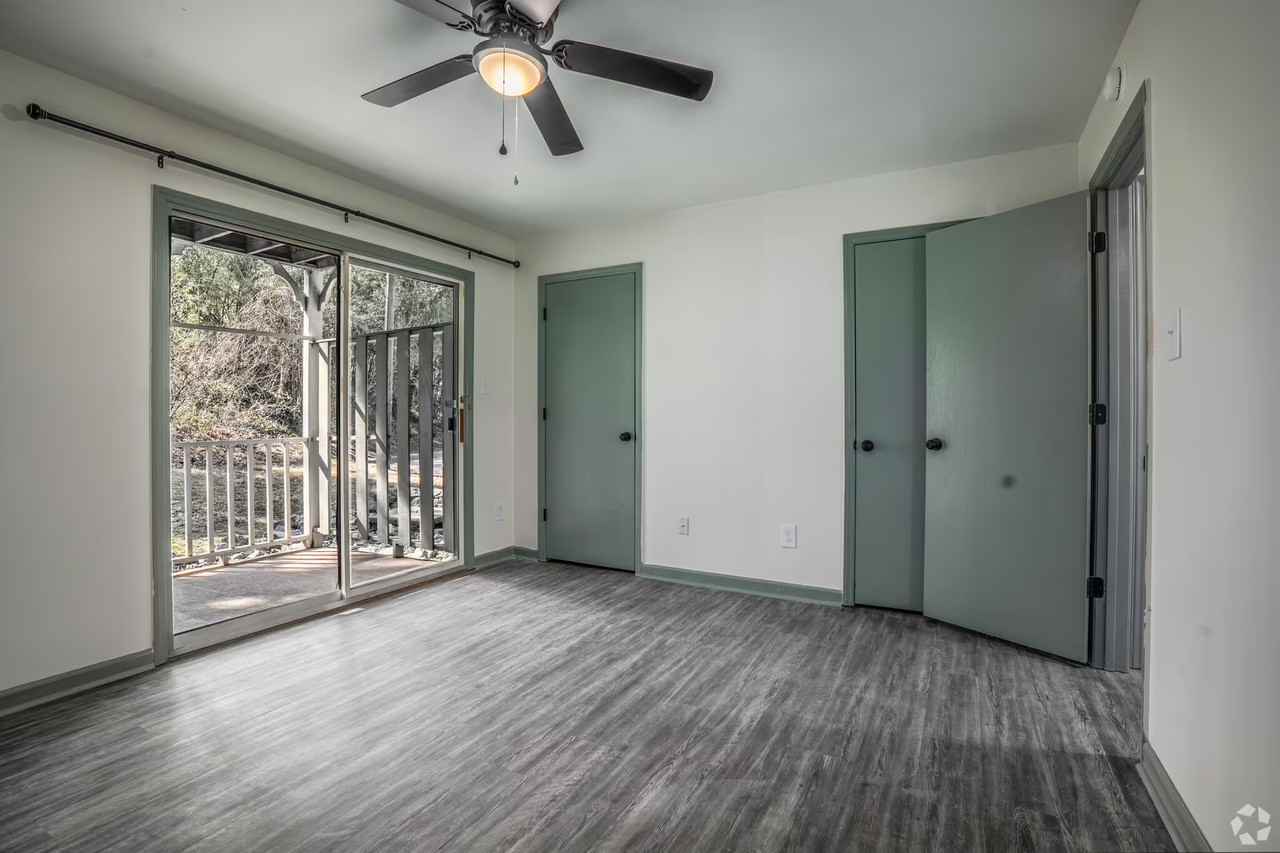 Camden Pointe Apartments - Photo 6 of 10