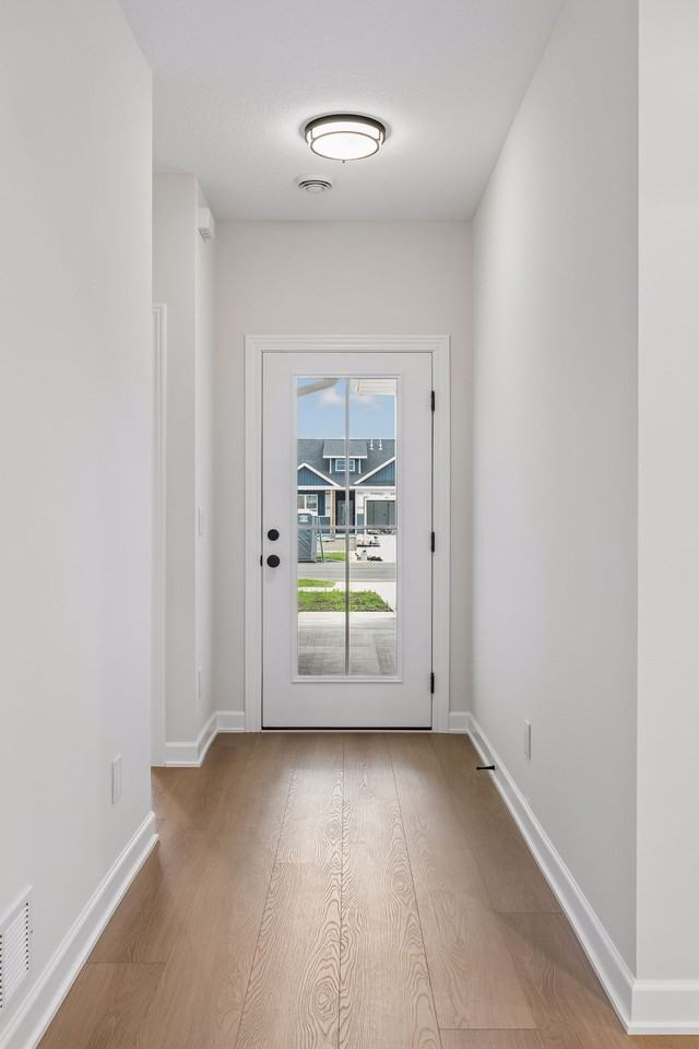 715 South Division Street - Photo 5 of 30