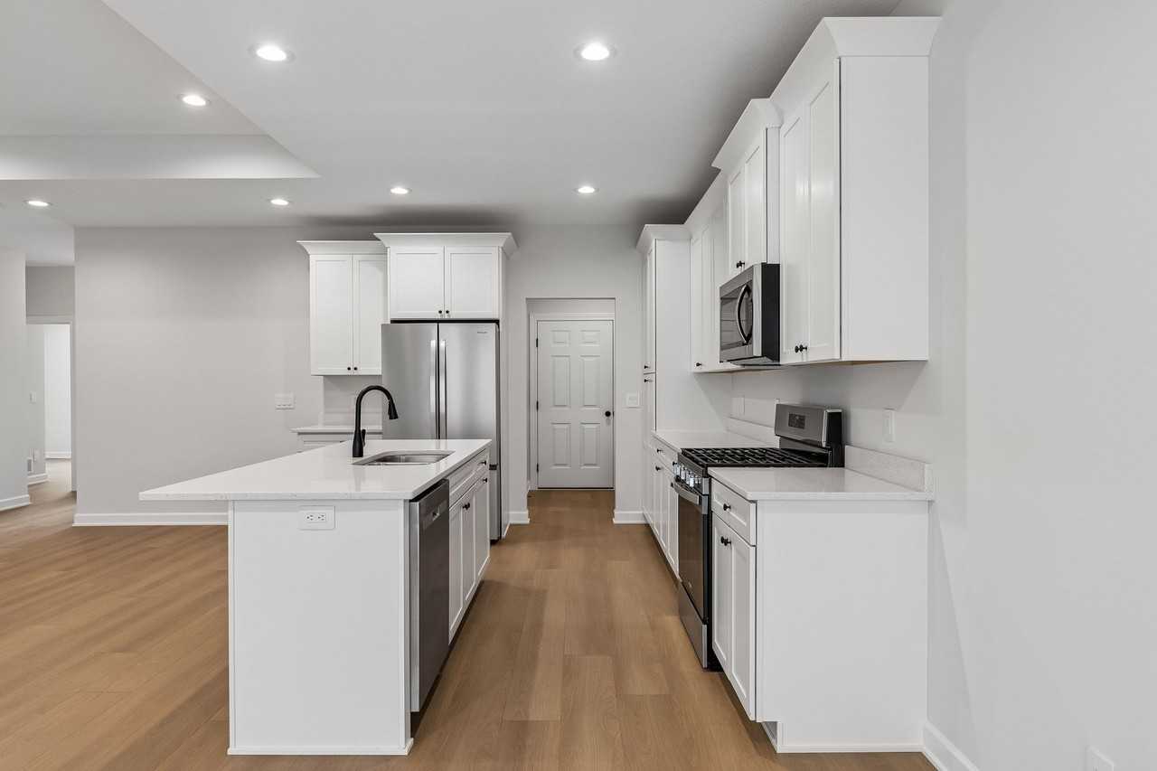 715 South Division Street - Photo 7 of 30
