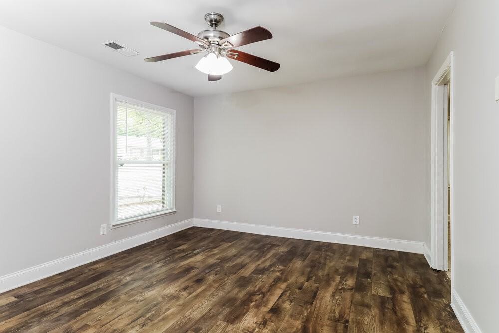 323 Huntsmoor Dr - Photo 6 of 19