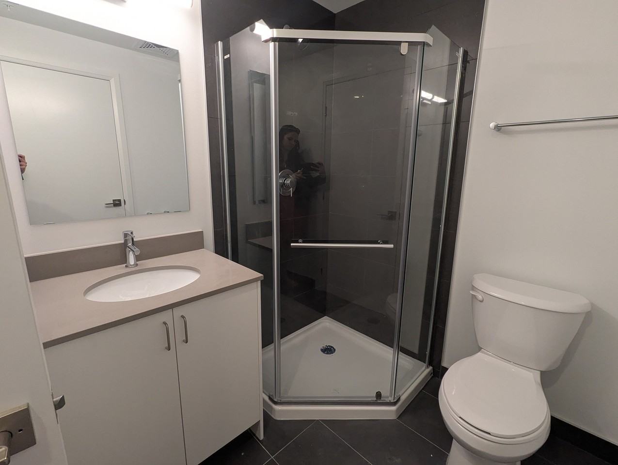 223 Princess St - Photo 4 of 16