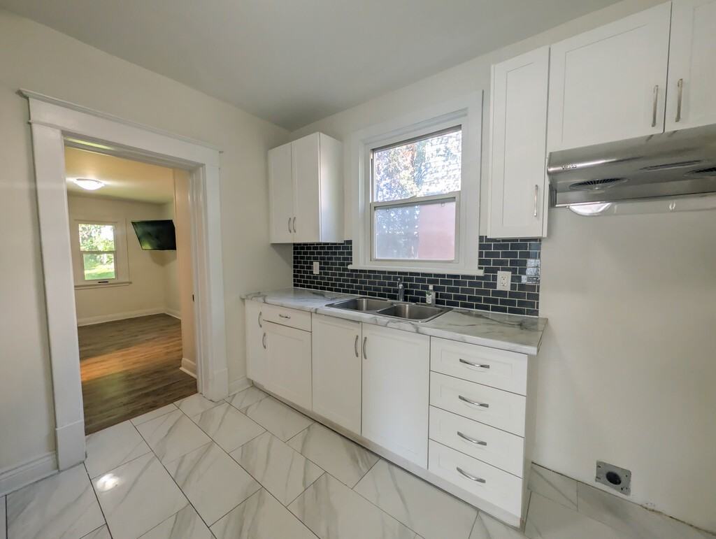 5949 Delaware St - Photo 7 of 24