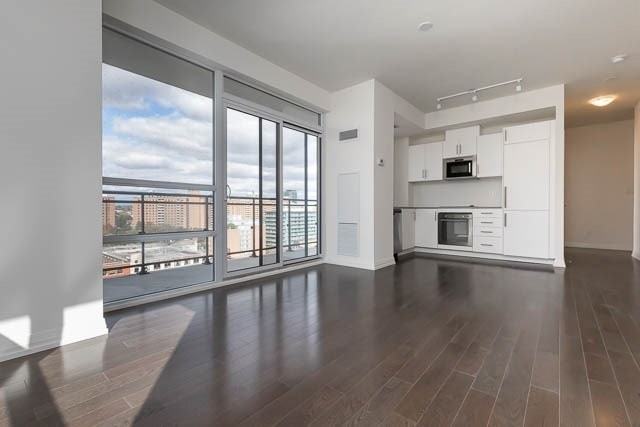 460 Adelaide Street East #1505 - Photo 3 of 18