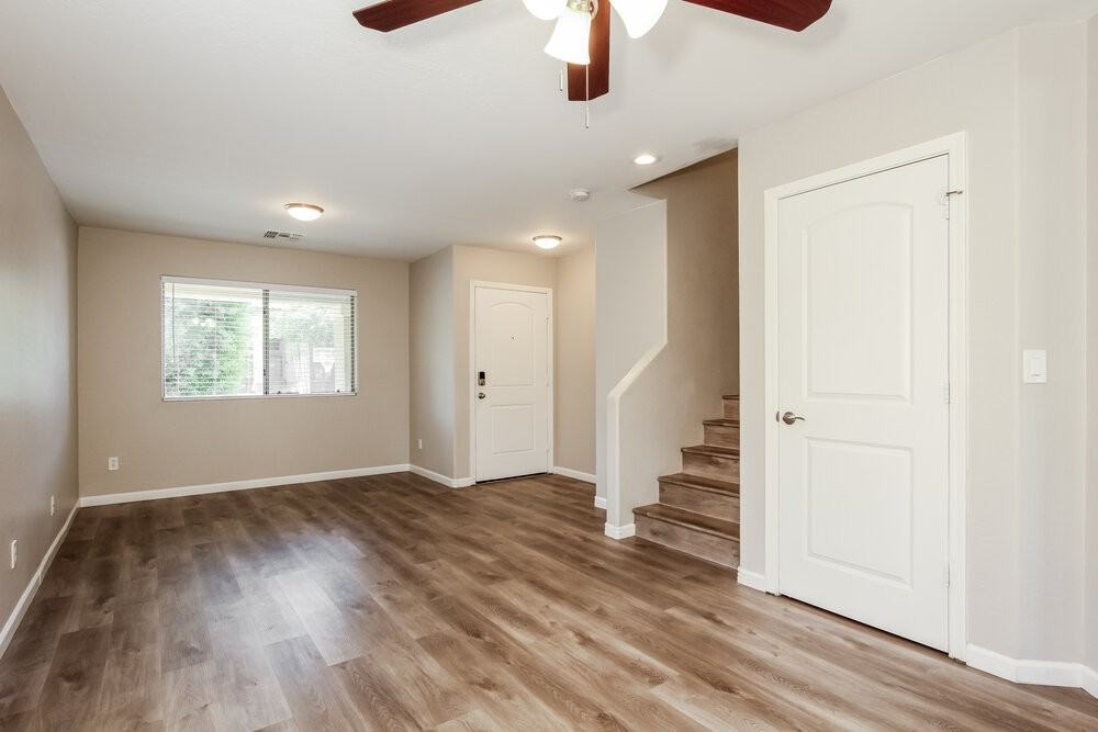 10206 W Whyman Ave - Photo 4 of 17