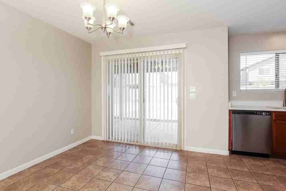 10206 W Whyman Ave - Photo 5 of 17