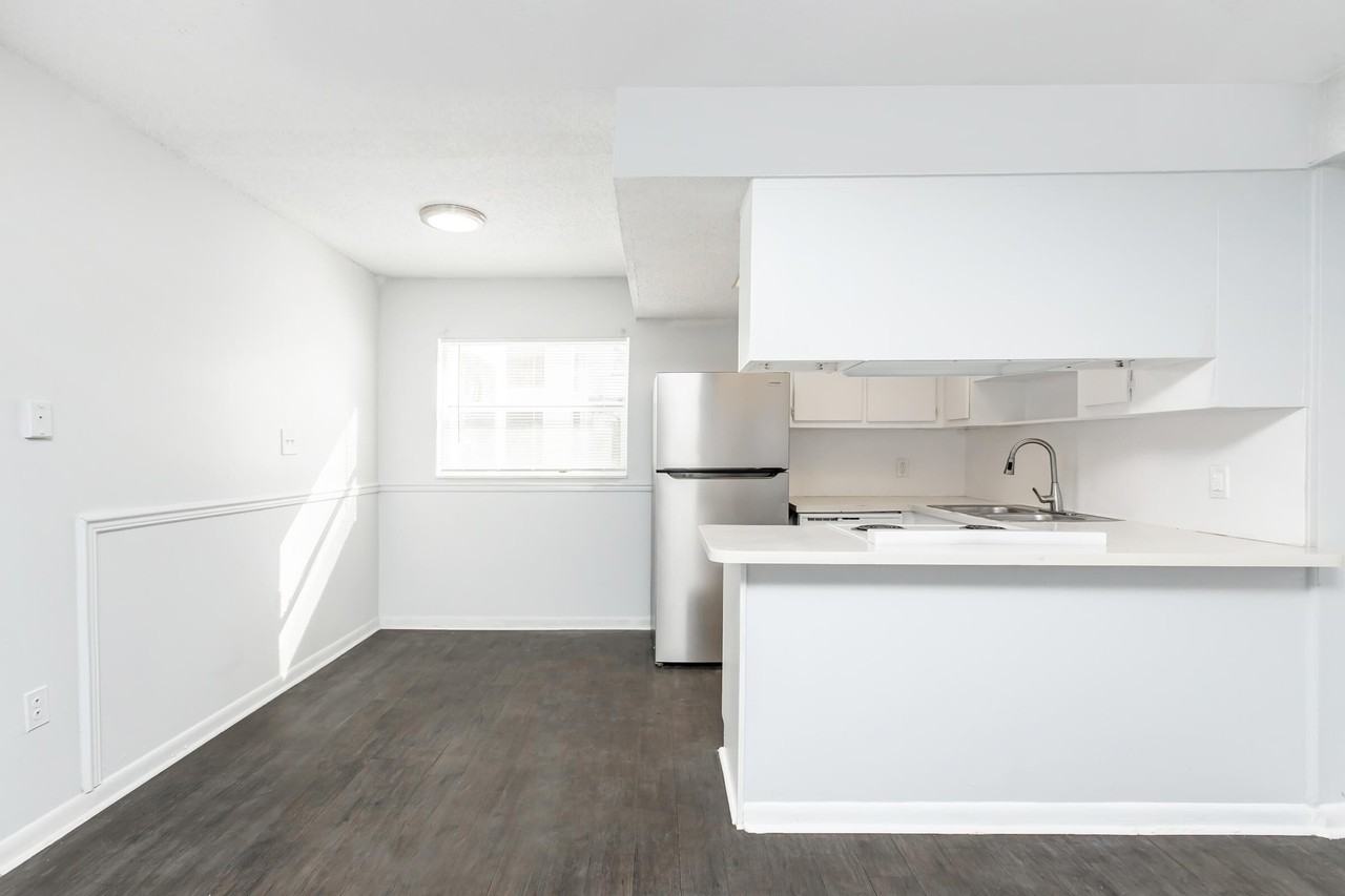 The Madeira Apartments - Photo 5 of 23
