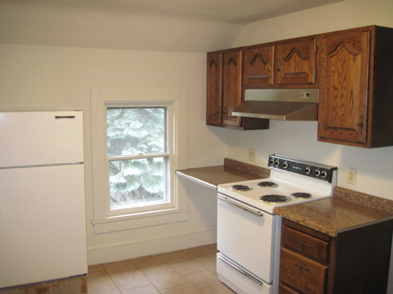 266 1/2 W Sanborn St #1 - Photo 4 of 12