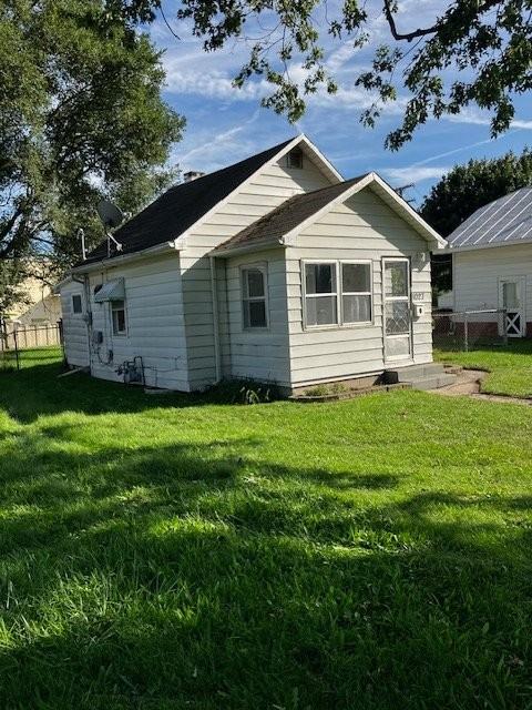1027 Harrison St - Photo 2 of 15