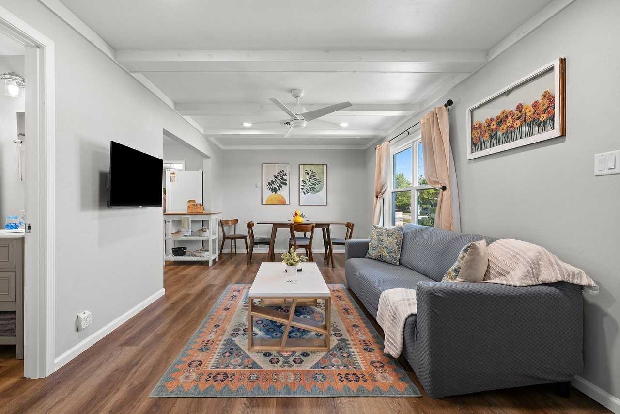 621 Cook St - Photo 3 of 32
