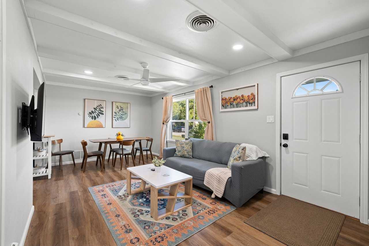 621 Cook St - Photo 5 of 32