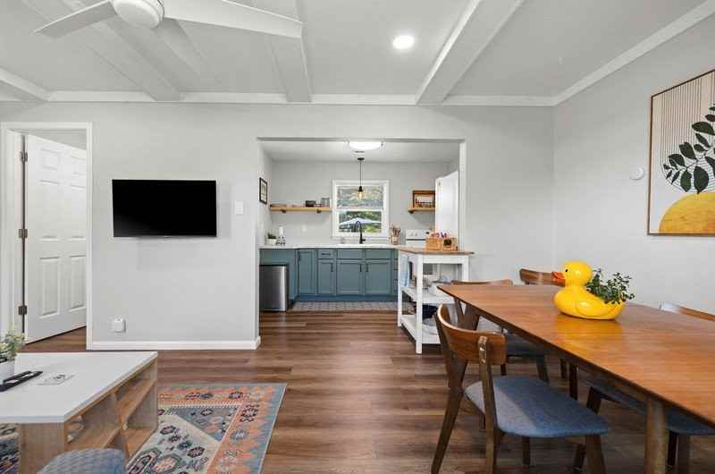 621 Cook St - Photo 7 of 32