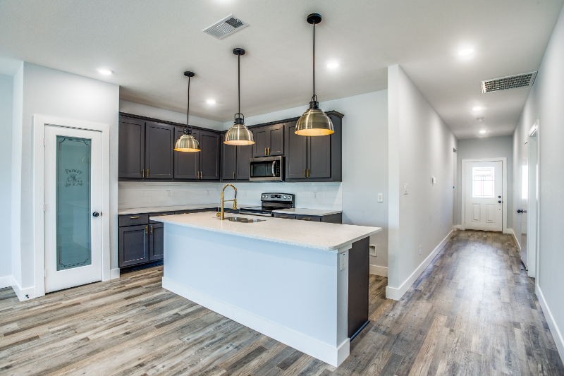3101 Spencer St - Photo 4 of 30