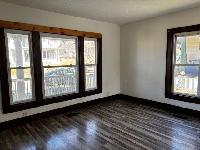 921 Avondale Ave - Photo 3 of 8