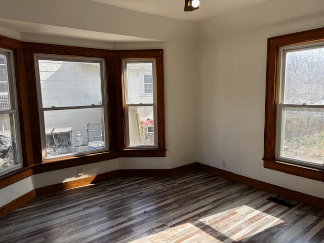 921 Avondale Ave - Photo 5 of 8