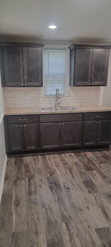 907 English St - Photo 2 of 12