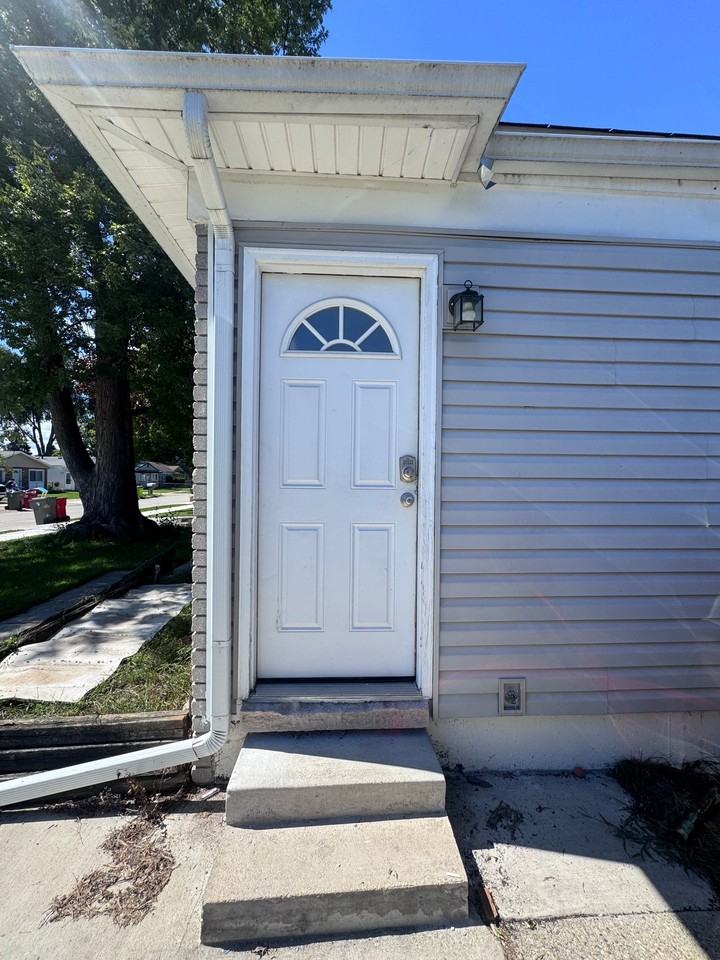 20249 Nicke St - Photo 2 of 16