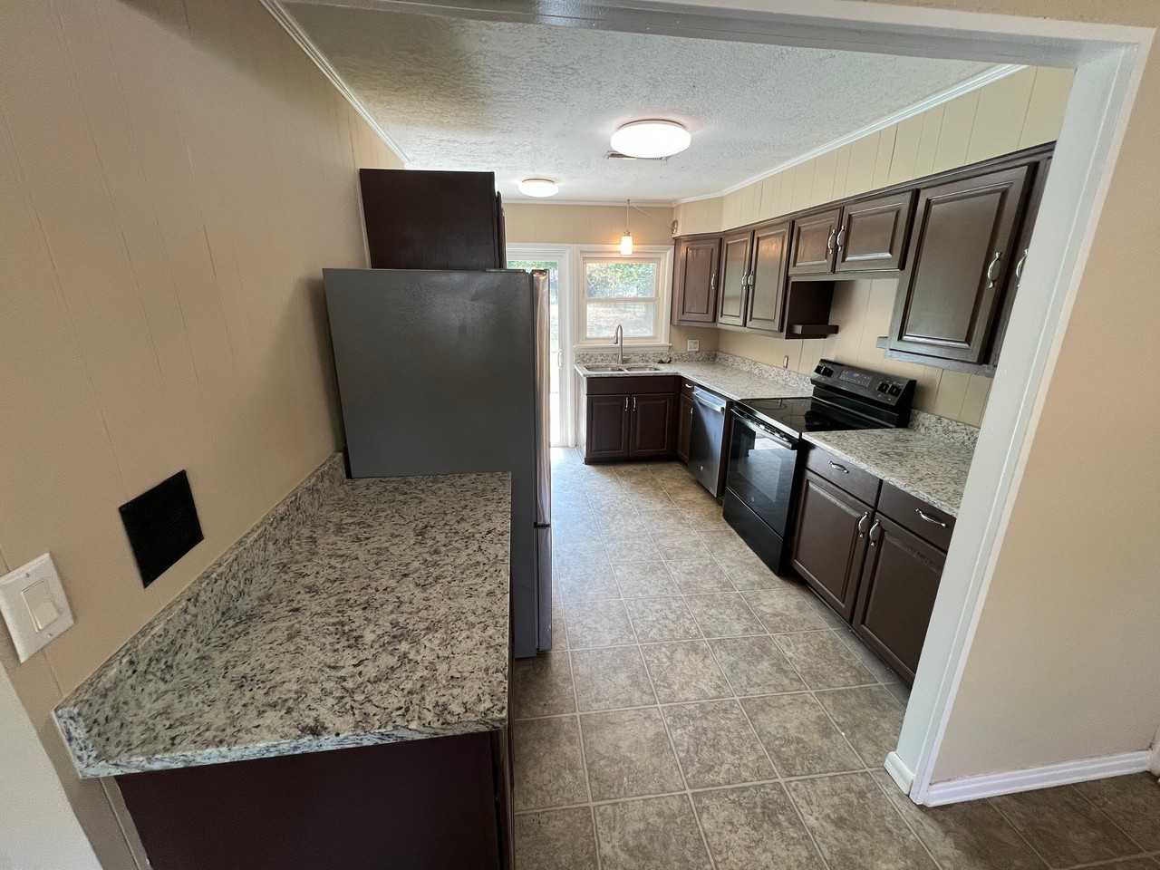 2121 W Wedington Dr - Photo 4 of 18