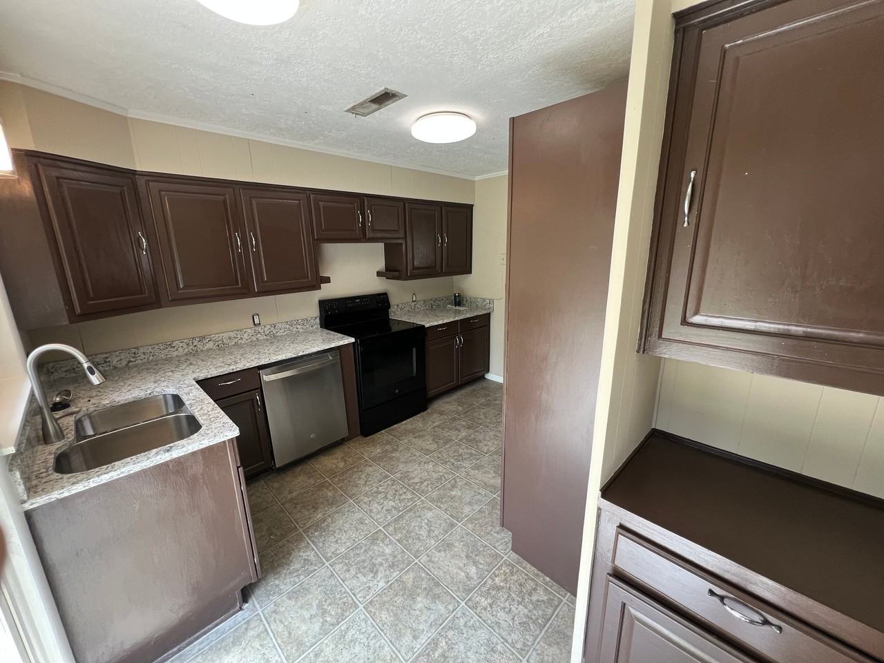 2121 W Wedington Dr - Photo 5 of 18