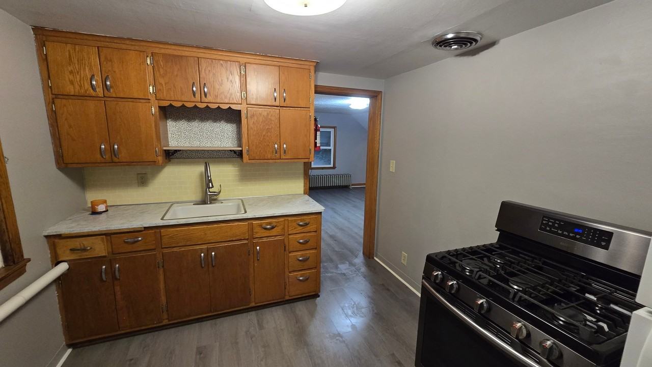 238 Macarthur St E #2 - Photo 2 of 8