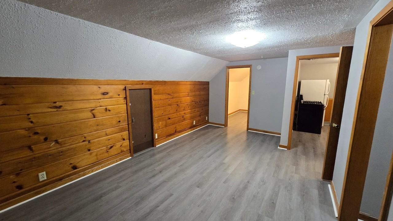 238 Macarthur St E #2 - Photo 3 of 8