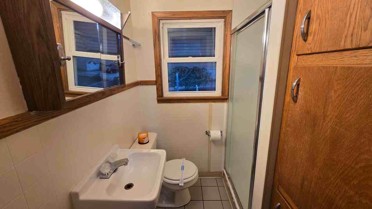 238 Macarthur St E #2 - Photo 5 of 8
