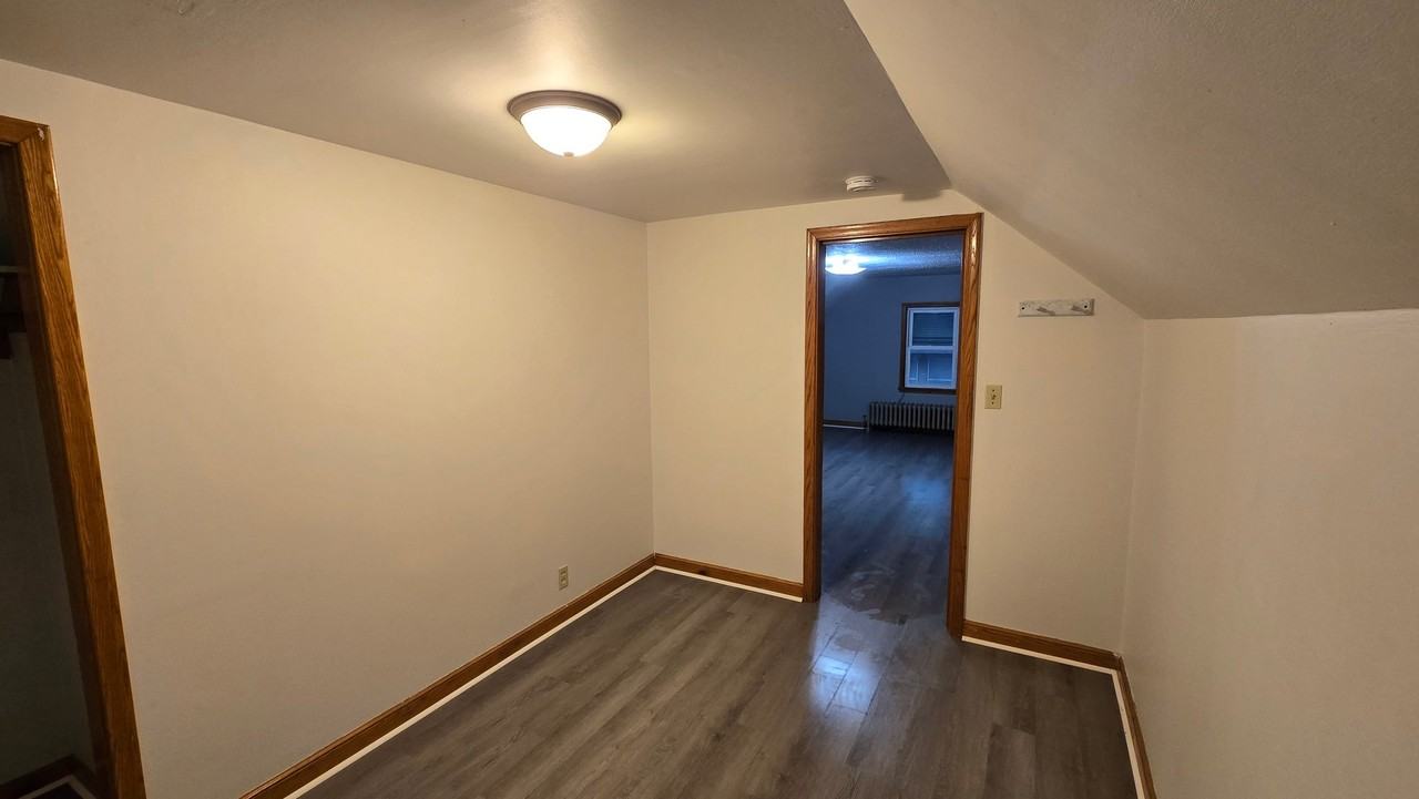 238 Macarthur St E #2 - Photo 7 of 8