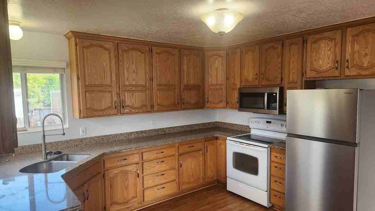 1527 E Murray Holladay Rd - Photo 2 of 9