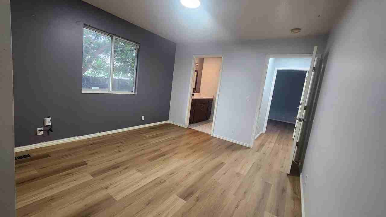 1527 E Murray Holladay Rd - Photo 4 of 9