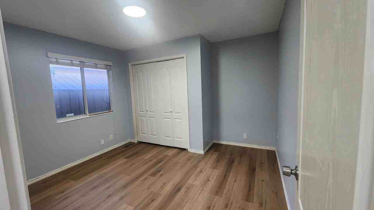 1527 E Murray Holladay Rd - Photo 6 of 9