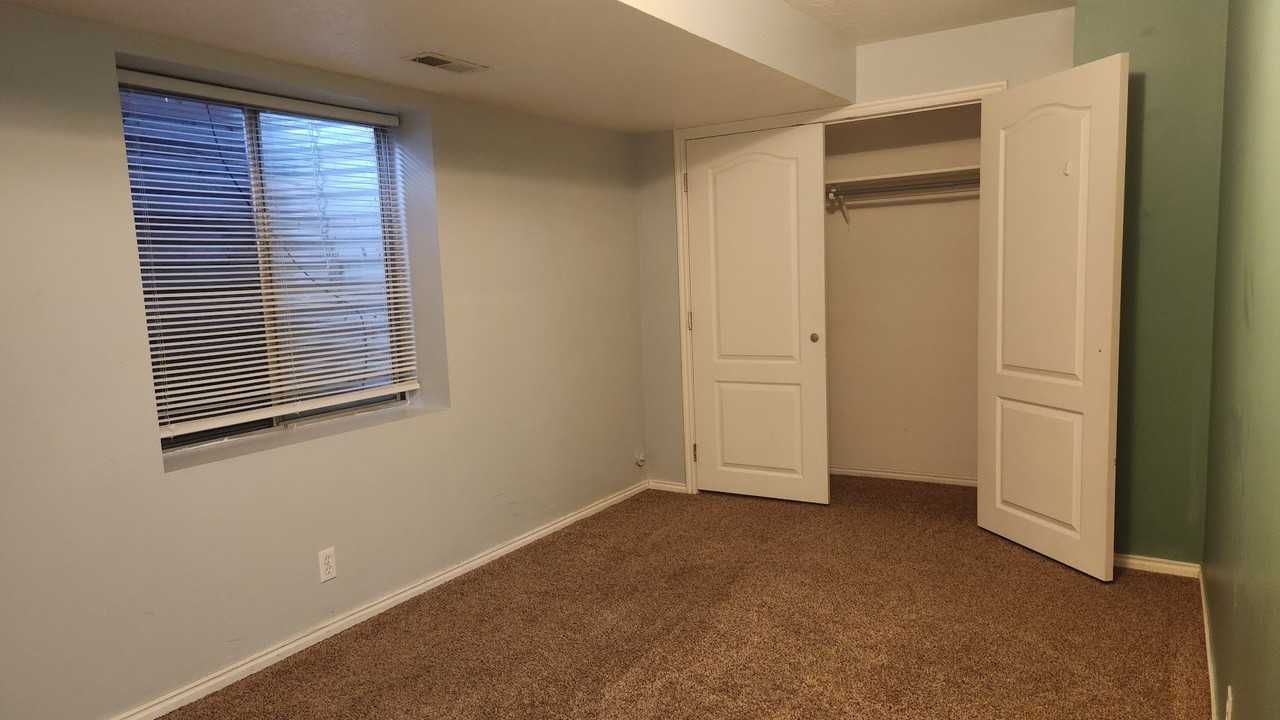 1527 E Murray Holladay Rd - Photo 7 of 9