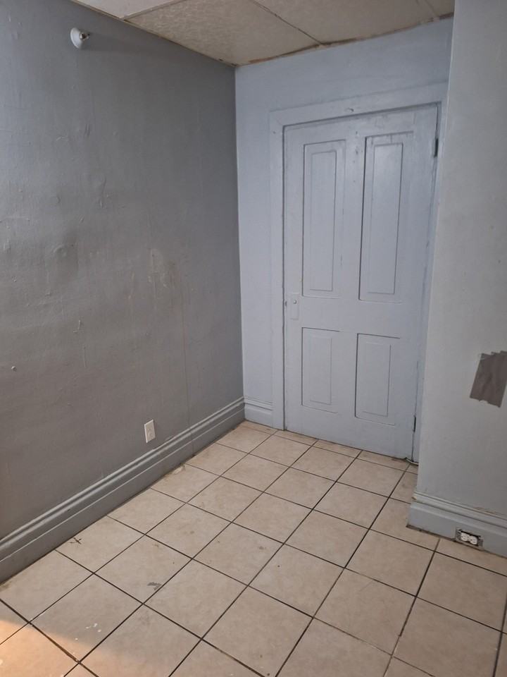 316 N 2nd St #2 - Photo 2 of 4