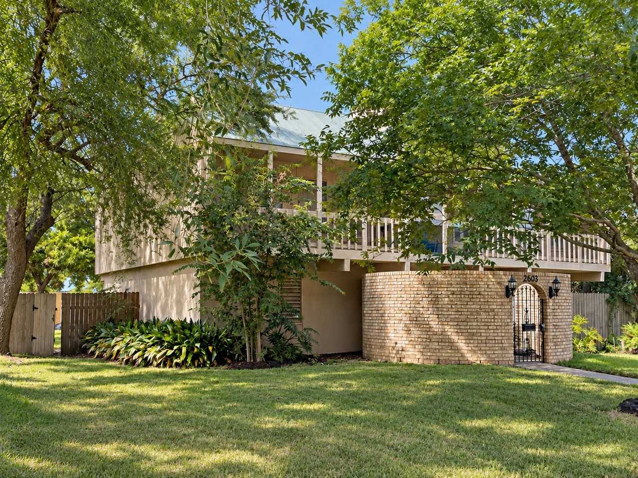 2305 Lazy Lake Dr - Photo 2 of 17